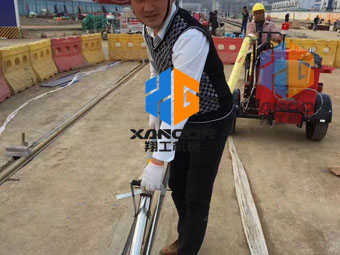 路面灌縫施工，選翔工機械瀝青灌縫機