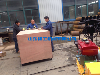 山東翔工機(jī)械小型壓路機(jī)發(fā)貨現(xiàn)場忙！