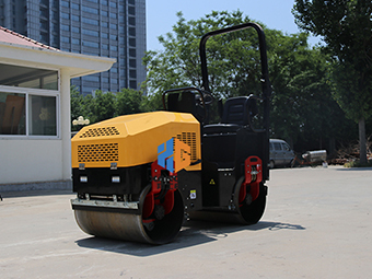 小型壓路機(jī)都有哪些特點(diǎn)呢？