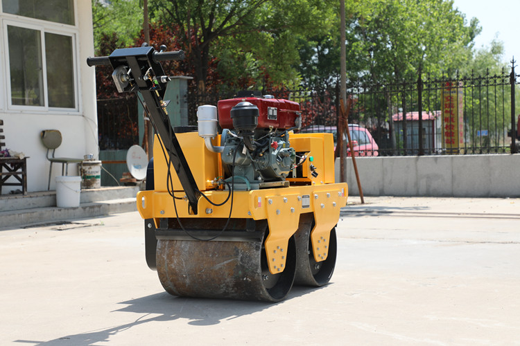 為什么小型壓路機(jī)會漏油？該如何解決？