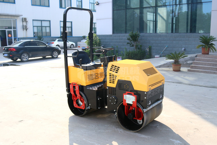 不容錯過的技術(shù)干貨——小型壓路機平安?？考记? title=