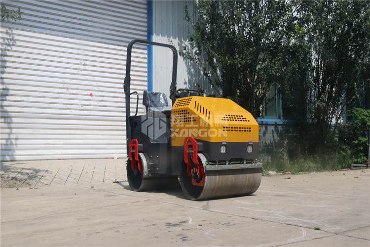 壓路機(jī)廠(chǎng)家告訴您如何鑒別壓路機(jī)產(chǎn)品的優(yōu)良